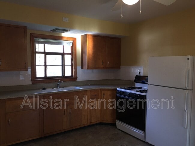 Building Photo - 5785 Fitch Rd
