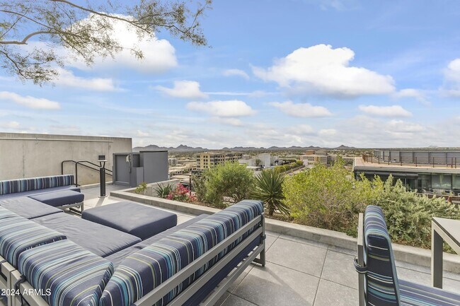Building Photo - 7180 E Kierland Blvd