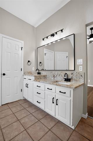 Building Photo - 402 Taos Ct E