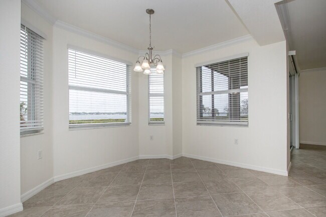 Building Photo - Riverfront Condo - 2 bed - 2 bath for rent