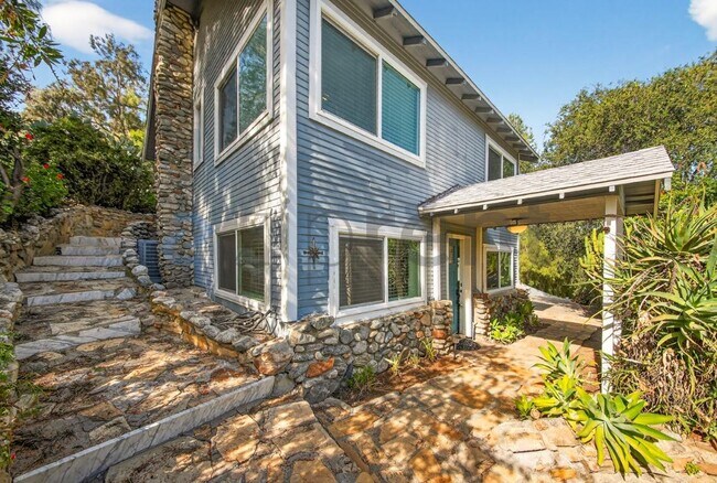 Building Photo - 16925 Hillside Dr