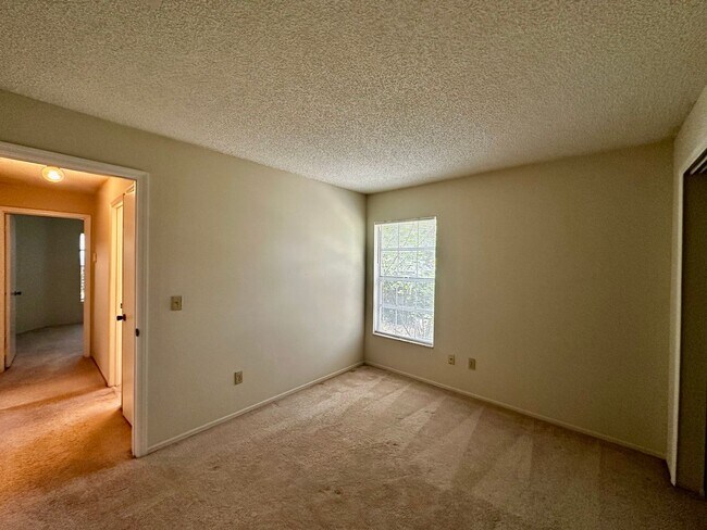 Building Photo - 3723 Narroline Dr
