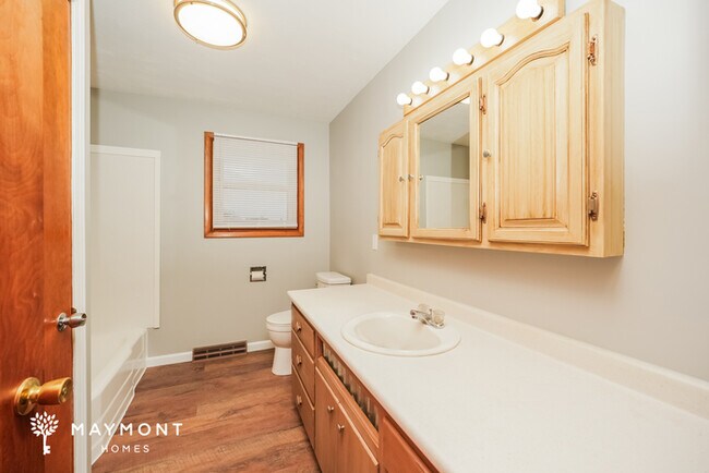 Building Photo - 572 6th St NW