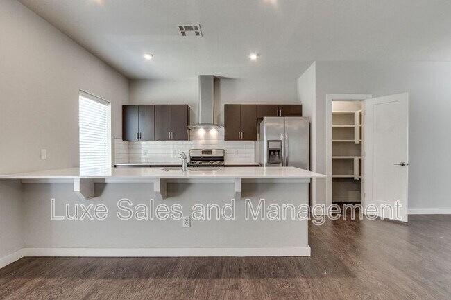 Building Photo - 17604 Sunny Hollow Rd