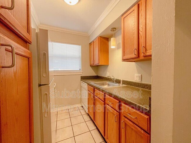 Building Photo - 1430 NW 25th St