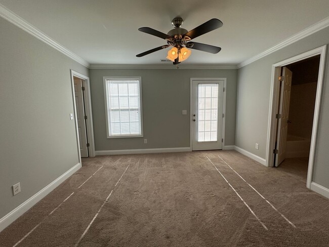 Building Photo - MOVE-IN READY!