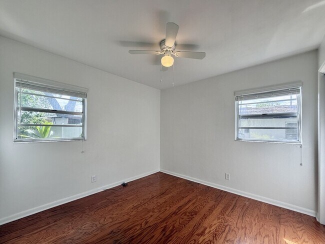 Building Photo - 1502 W Country Club Dr