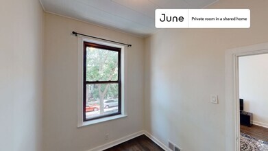 Building Photo - Private bedroom in 3 bed/1.5 bath Home