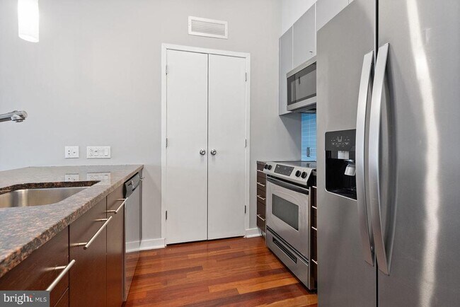 Building Photo - 2101 Market St