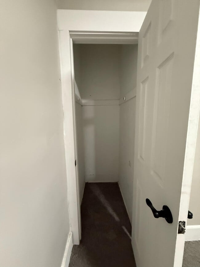 Building Photo - Bright & Cozy 3-Bed Duplex for Rent in Detroit