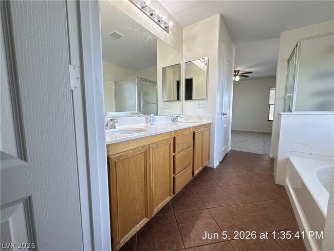 Building Photo - 2616 Courlan Dr