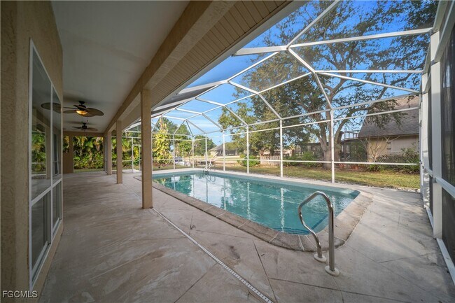 Building Photo - 2015 SE 12th St