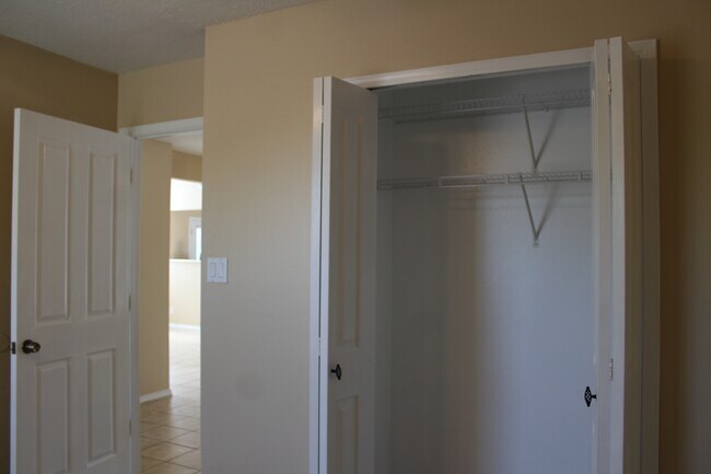 Building Photo - 1337 Lil Ave NE