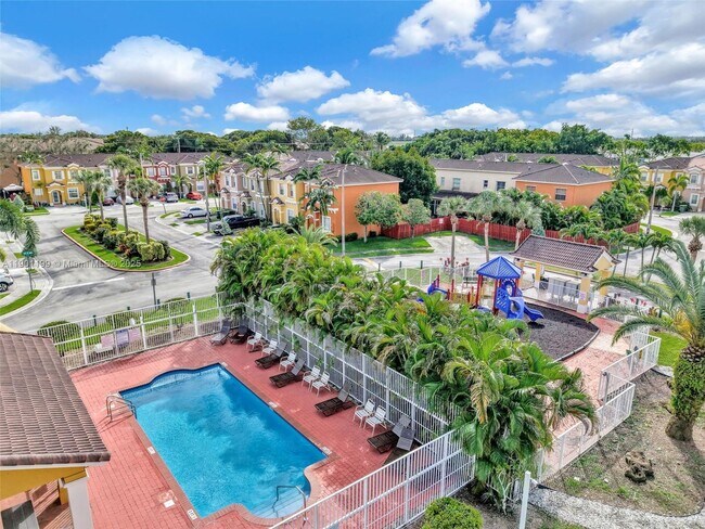 Building Photo - 640 SE 1st St