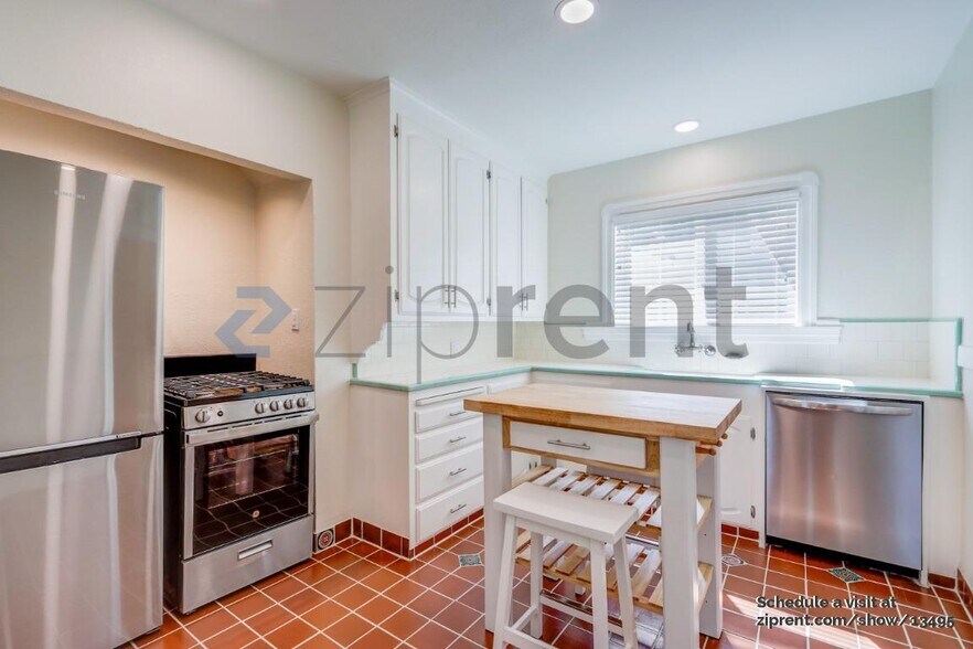 Building Photo - 403 7th Ave