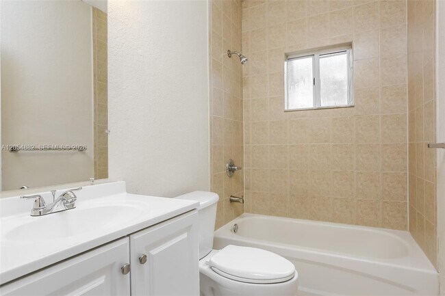 Building Photo - 213 SW 15th Pl