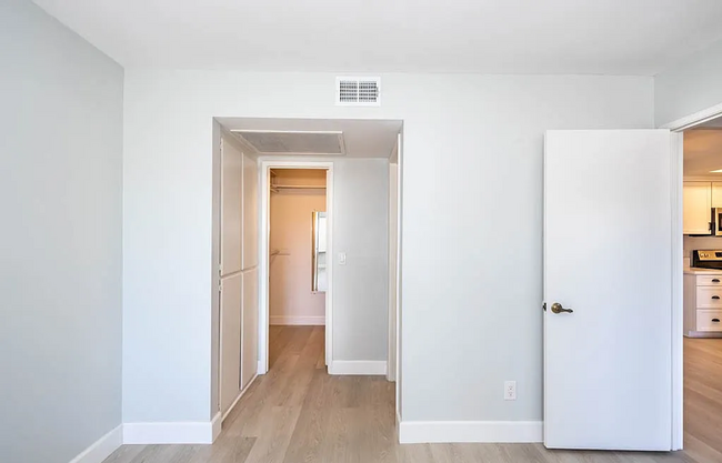 Building Photo - Fully Gut - Renovated 1Bed 1Bath