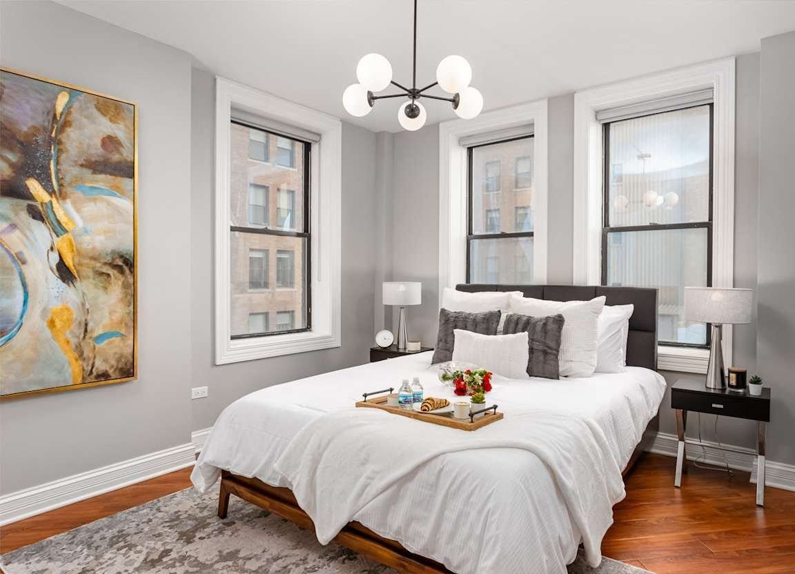 Building Photo - 5000 N Sheridan Rd