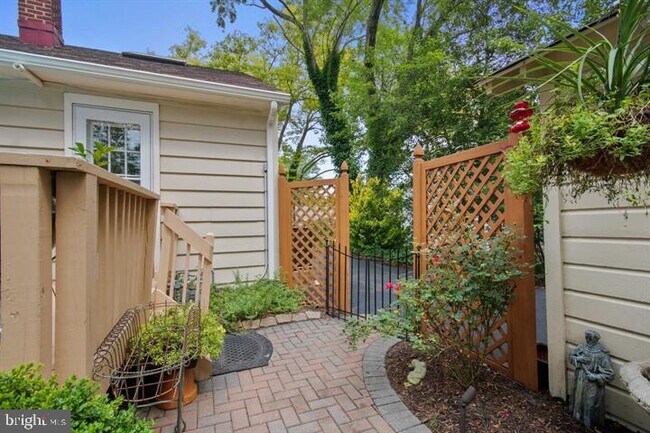 Building Photo - 523 Wayne Ave