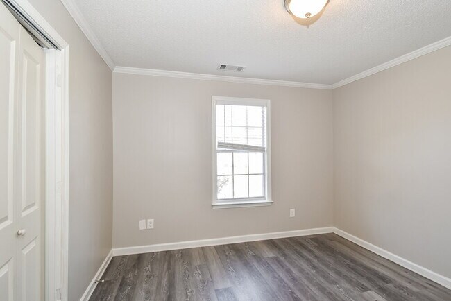 Building Photo - 752 N Ericson Rd