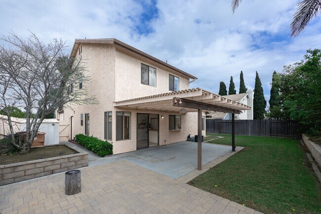 Building Photo - Spacious 3 Bedroom  2.5 Bath | East Ventura | Unfurnished