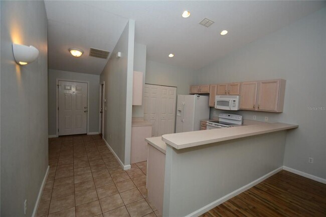 Building Photo - 37 Eton Ln