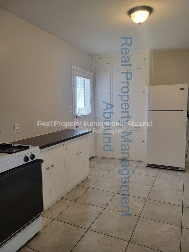 Building Photo - 1415 S New Haven Ave