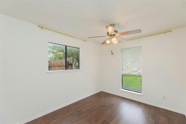 Building Photo - 801 E 3rd St