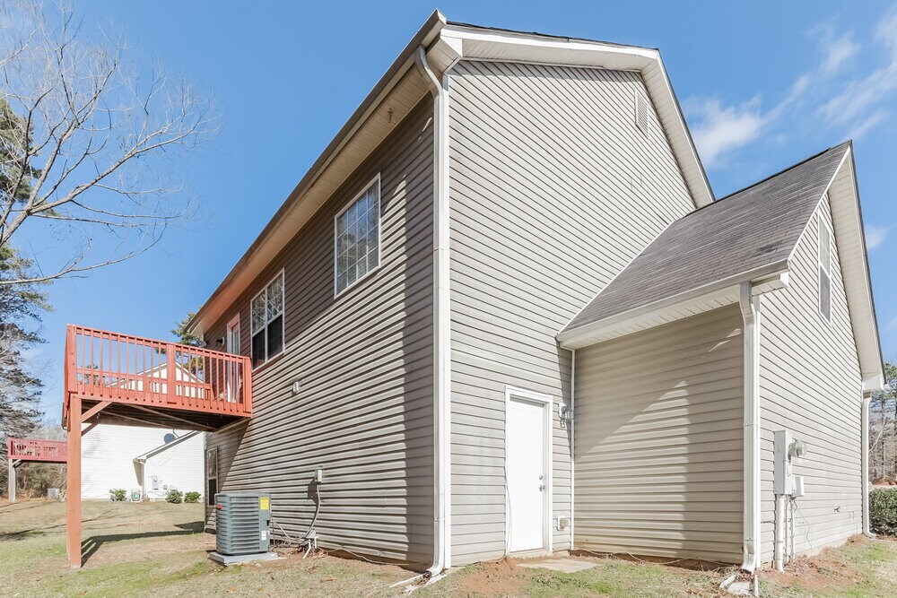 Building Photo - 1020 Trotters Farm Rd