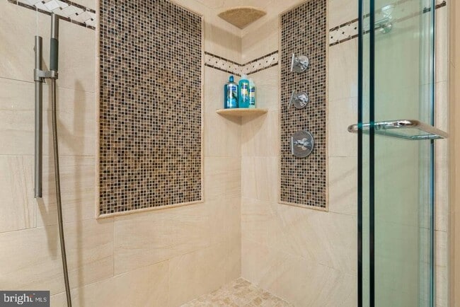 Building Photo - 5400 Williamsburg Blvd