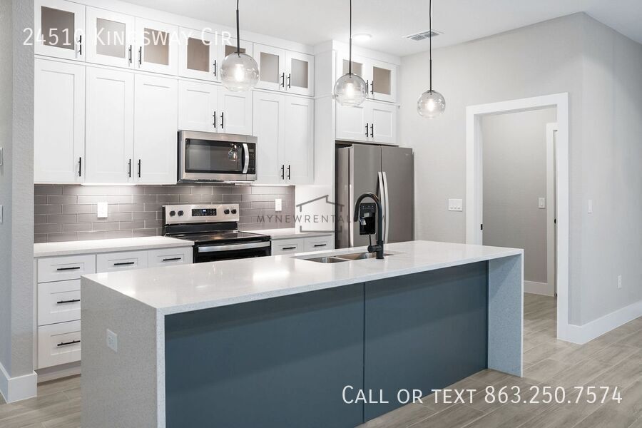 Building Photo - 24510 SW Kingsway Cir