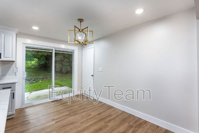 Building Photo - 722 Castro Ln