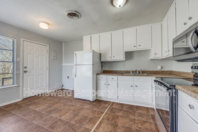 Building Photo - 7 Pershing Dr