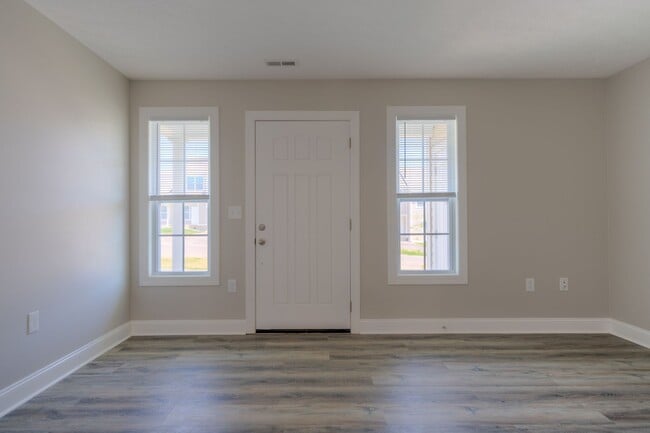 Building Photo - Available for the 2026-2027 lease term.