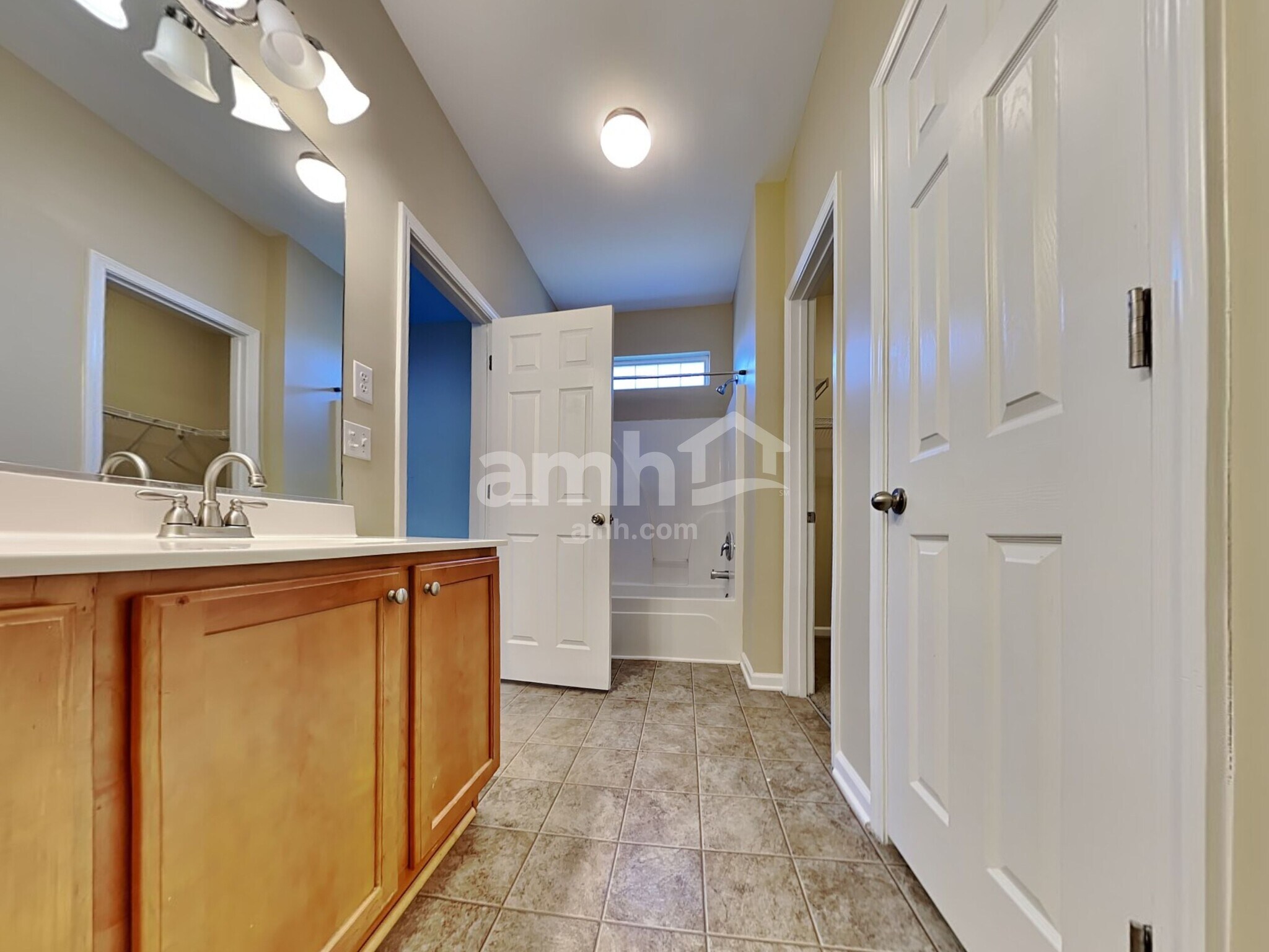 Building Photo - 2413 Thoreau St