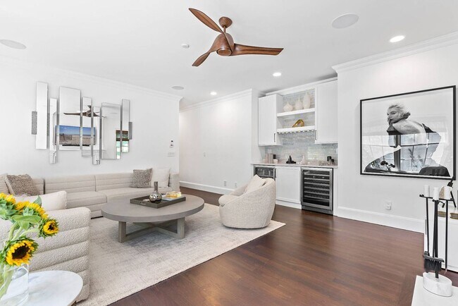 Building Photo - 50 Narrow Ln