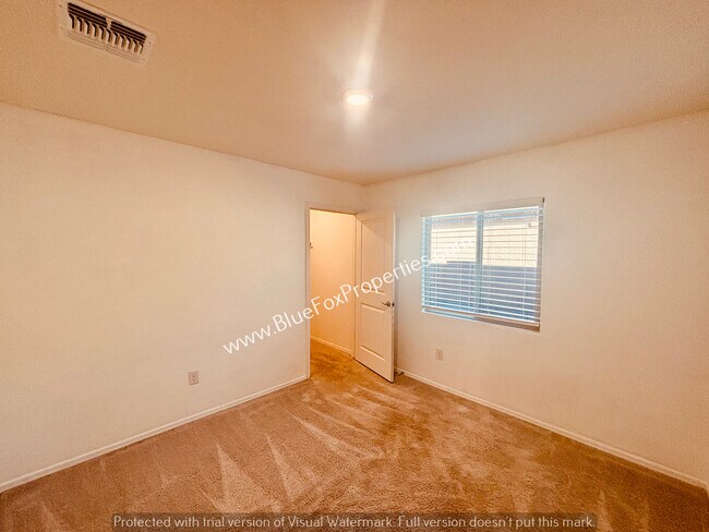 Building Photo - 12867 N Peony Dr