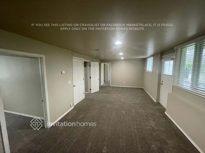 Building Photo - 1801 S 262nd Pl