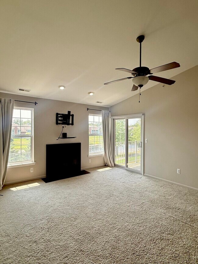 Building Photo - 2260 Leighton Dr