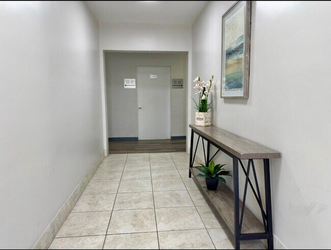 Building Photo - 299 SW 7th St