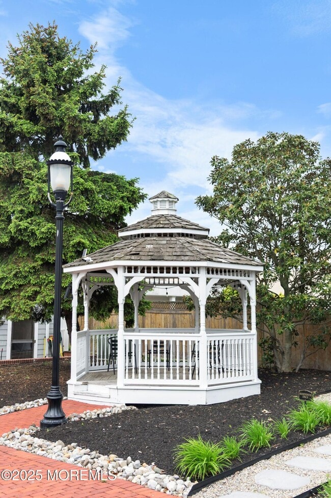 Building Photo - A162 Main St