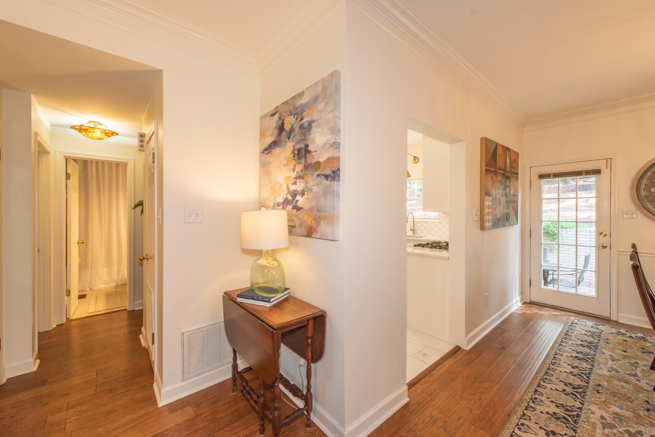 Building Photo - 15 Lorian Dr