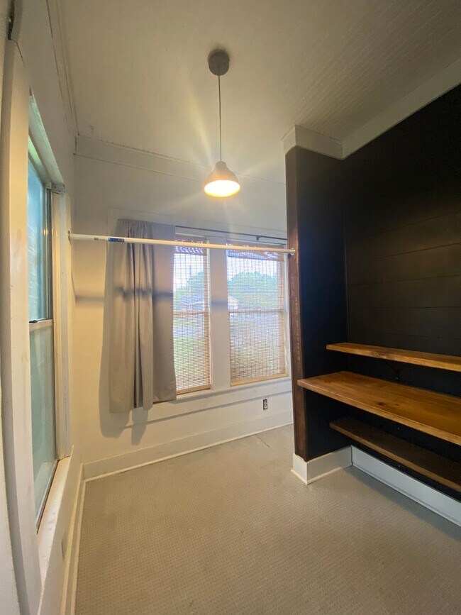 Building Photo - 2 BEDROOM WITHIN WALKING DISTANCE TO UMHB