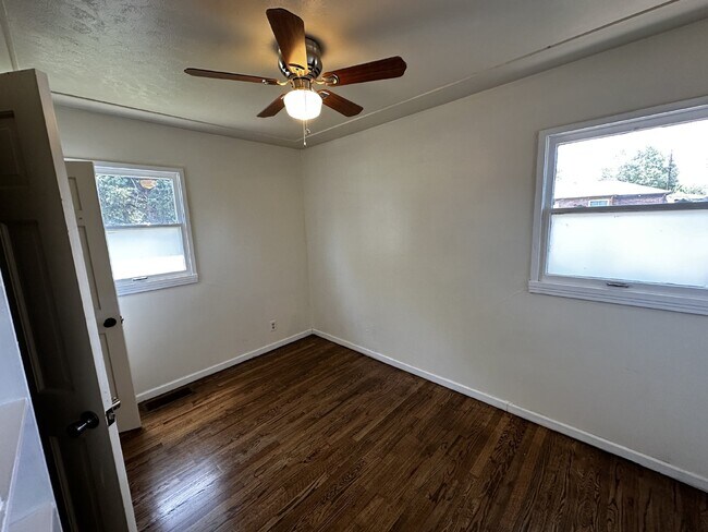 Building Photo - ***Available late-July*** Charming Home in...