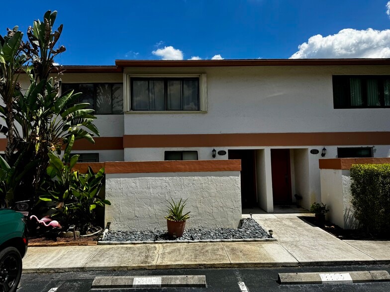 Primary Photo - 7115 SW 42nd Ct