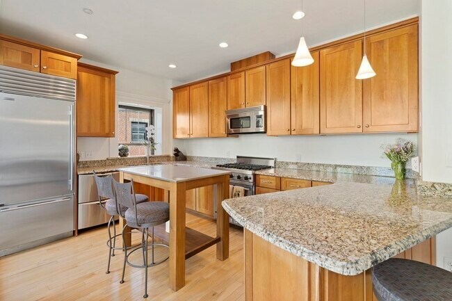 Building Photo - 99-105-105 Broad St