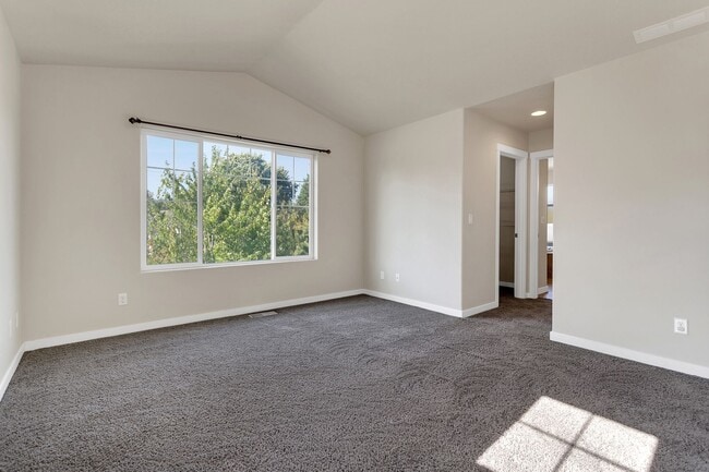 Building Photo - Spacious 4BR/3BA in Beaverton