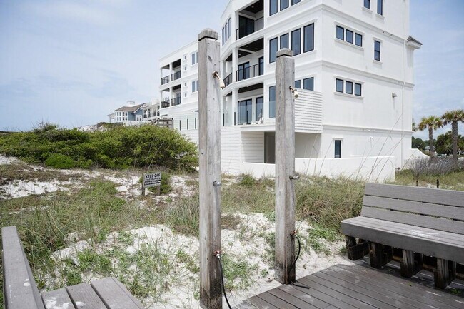 Building Photo - 11 Beachside Dr