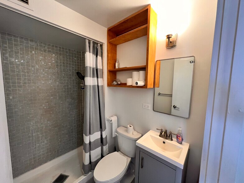 Building Photo - 1212 Punahou St
