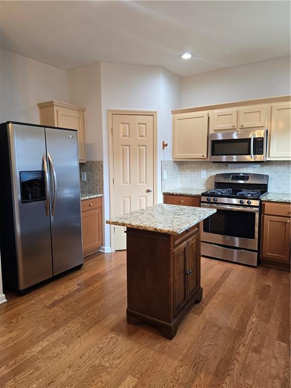 Building Photo - 1934 Dilcrest Dr